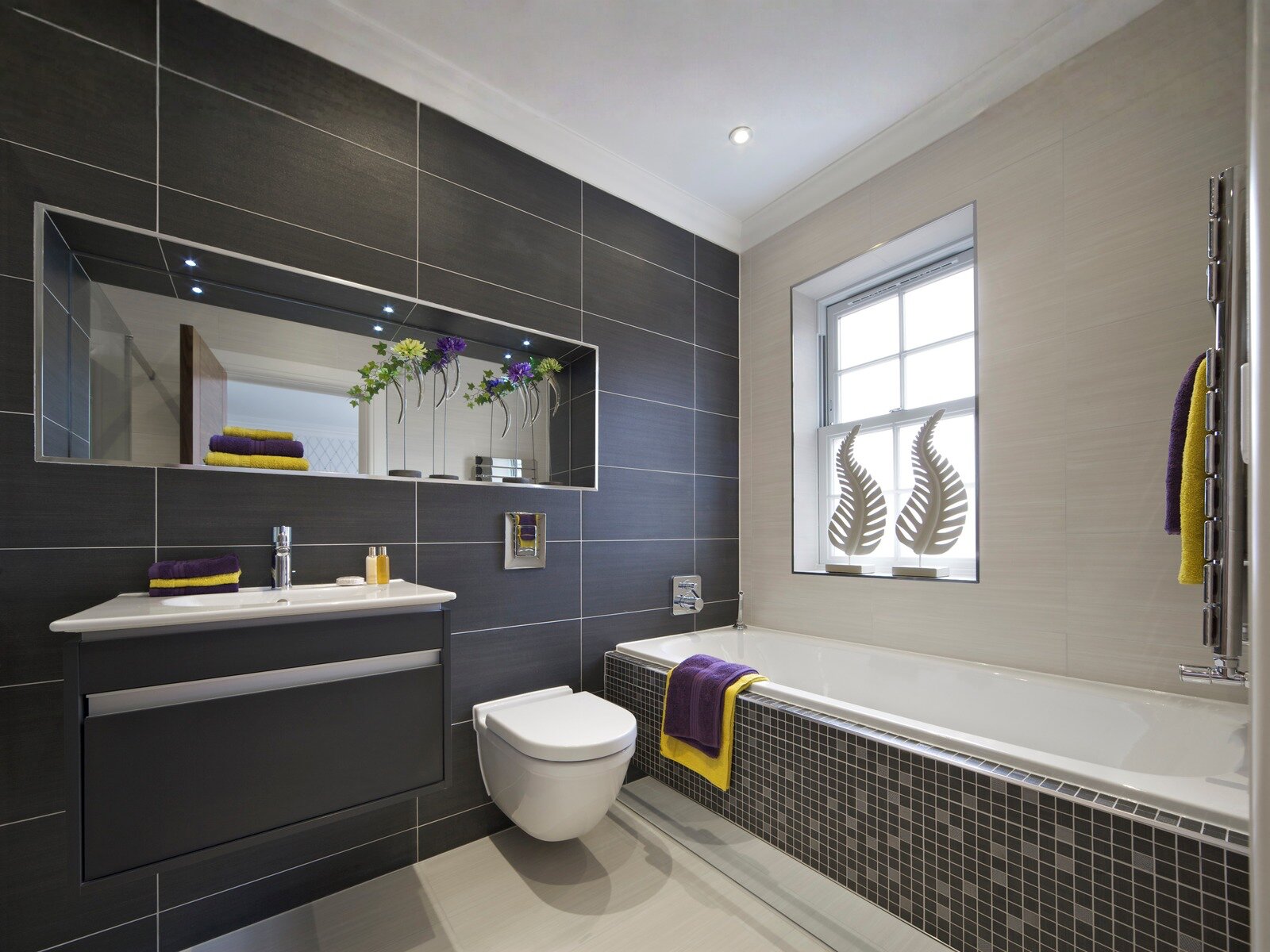 Helles Bad mit begehbarer Dusche