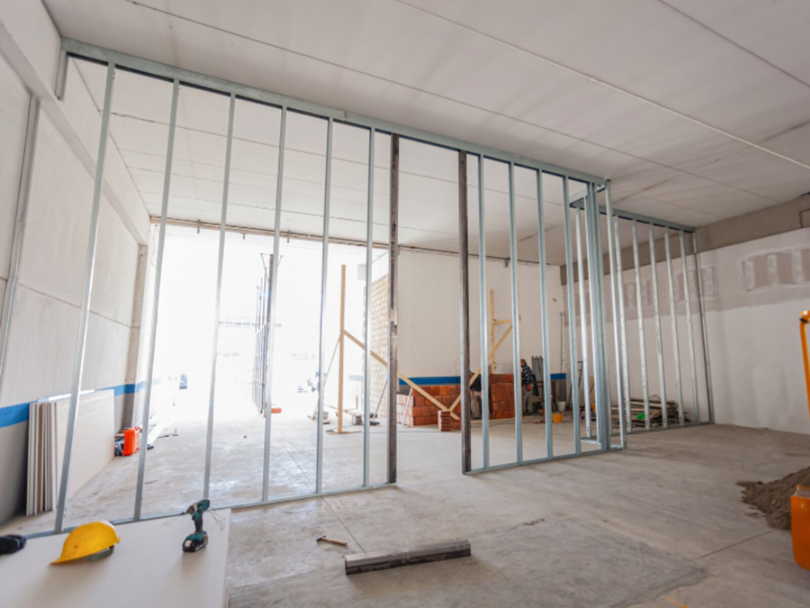 Abgehängte Decke im Ausbauzustand